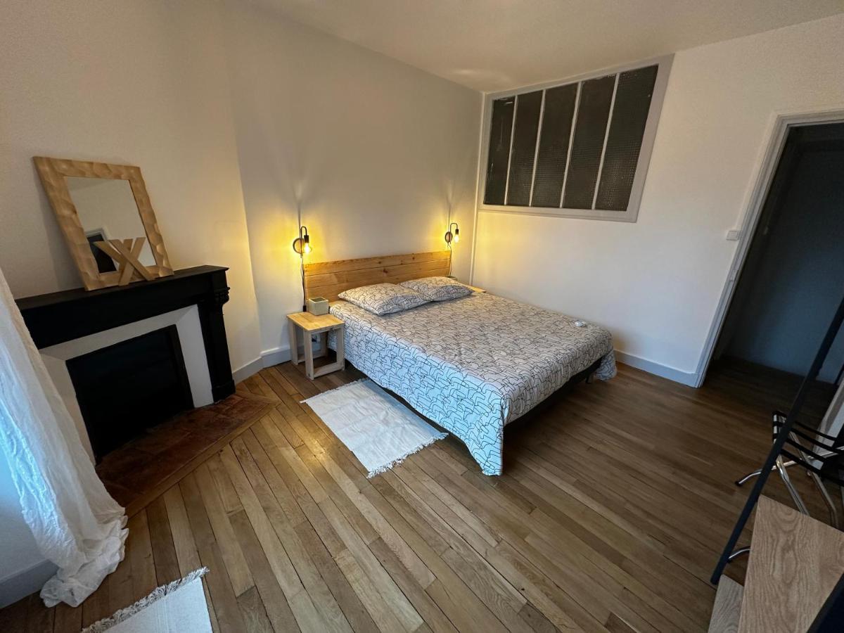 Belle Maison De Ville Au Coeur Du Village De Montagne Vic-sur-Cère Dış mekan fotoğraf